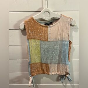 CHARLIE B Crinkled Sleeveless Top – Size TP/XS – Soft Patchwork Print